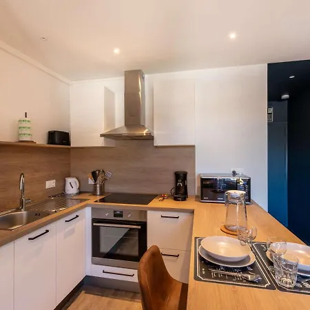 Moderne Pour 2 Personnes Avec Cuisine Equipee Et Tv A Gourette - Fr-1-400-122